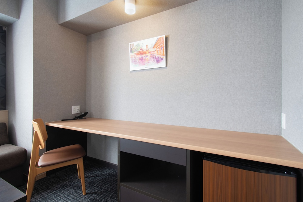 デラックス ツインルーム ダブルベッド 2 台 禁煙 客室5 | ベッセルホテル広島 平和大通り