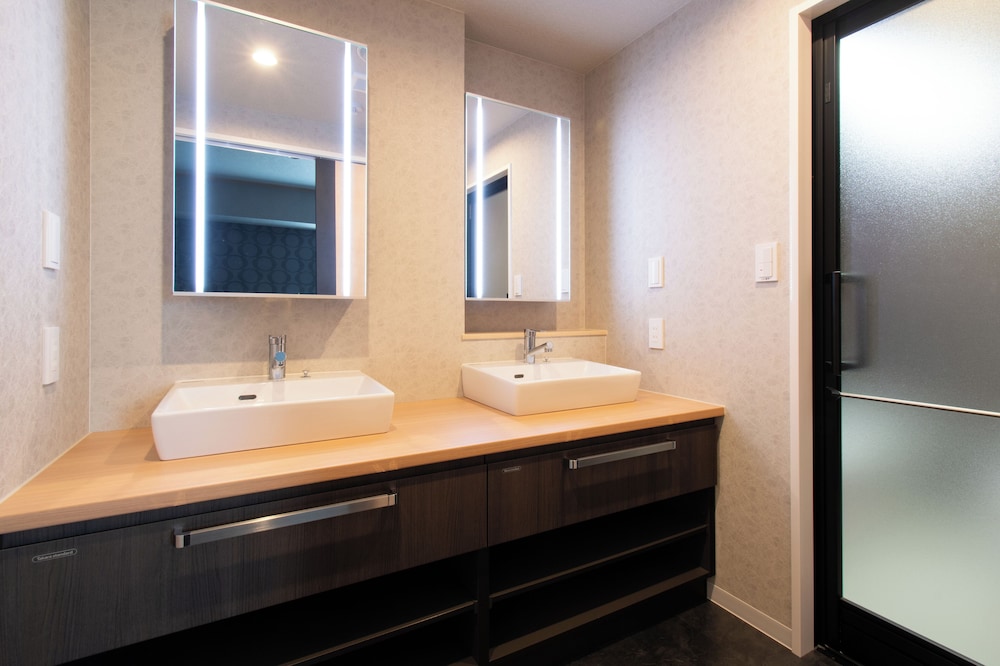 デラックス ツインルーム ダブルベッド 2 台 禁煙 客室4 | ベッセルホテル広島 平和大通り