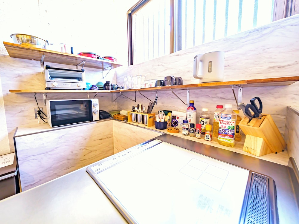 ツインルーム シングルベッド 2 台 禁煙 共用キッチン0 | Guesthouse Re-Spect