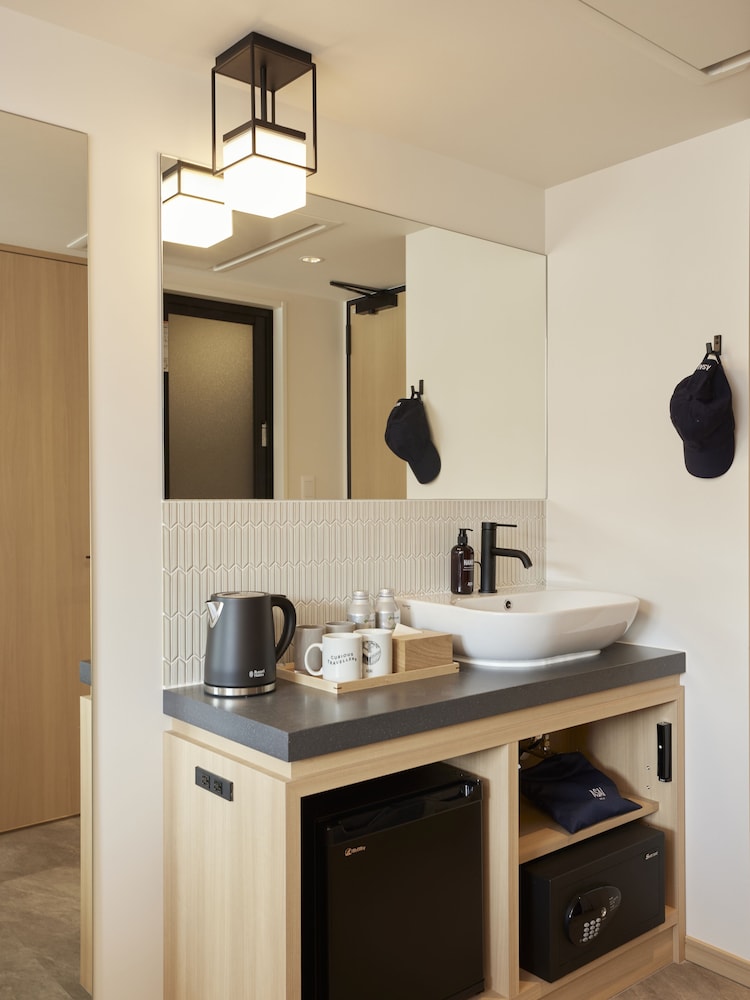 ルーム シングルベッド 2 台 (Comfy Hollywood) 客室2 | ASAI 京都四条