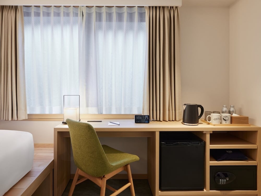 ルーム キングベッド 1 台 (Comfy) 客室13 | ASAI 京都四条