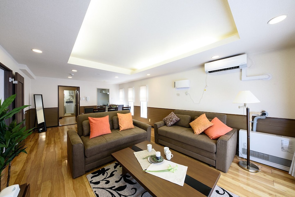 ファミリー スイート リビング エリア0 | ダイナスティパレス二十四軒