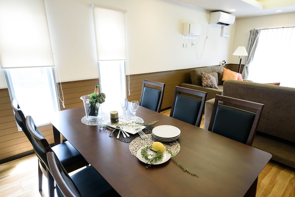 ファミリー スイート リビング エリア2 | ダイナスティパレス二十四軒