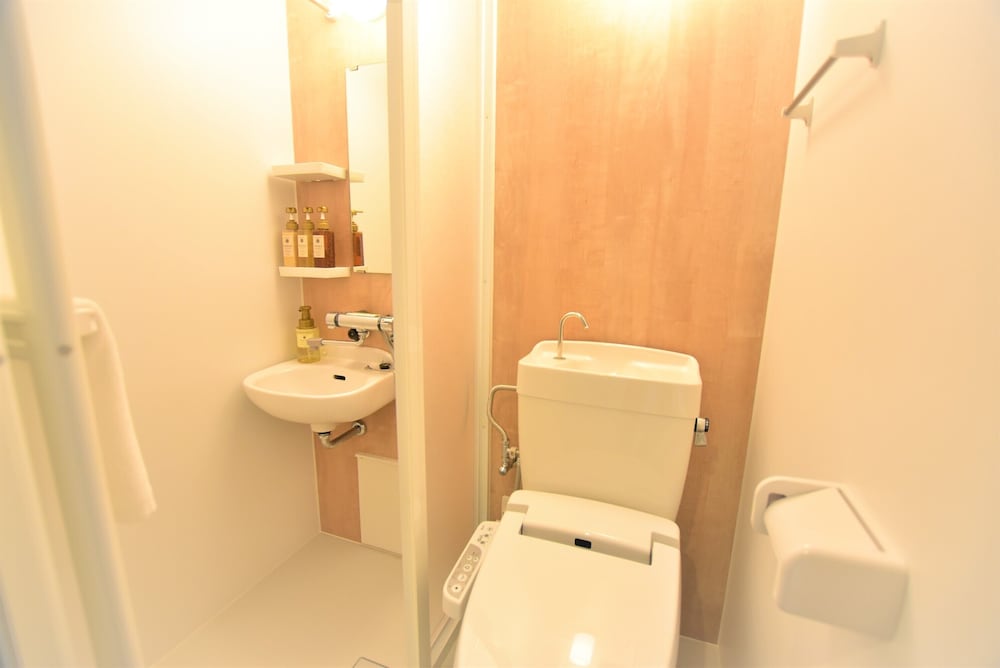 ベーシック ツインルーム バスルーム1 | ENKA NAMBA 1 HOTEL