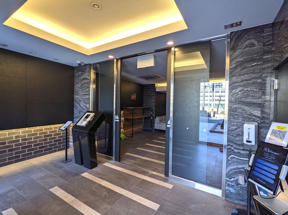 フロント1 | ESLEAD HOTEL Namba Ebisu West