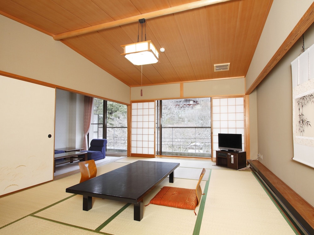 スタンダード 4 人部屋 禁煙 マウンテンビュー | 多武峰観光ホテル