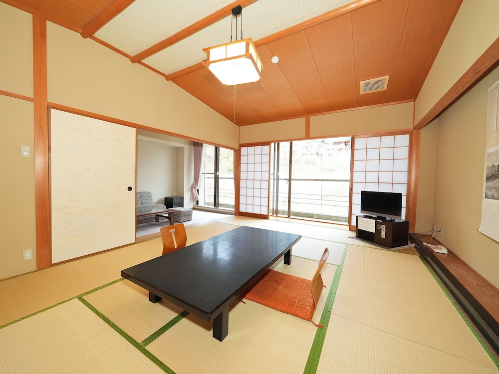 スタンダード 4 人部屋 禁煙 マウンテンビュー 客室3 | 多武峰観光ホテル