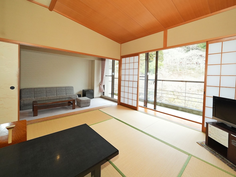 スタンダード 4 人部屋 禁煙 マウンテンビュー 客室2 | 多武峰観光ホテル