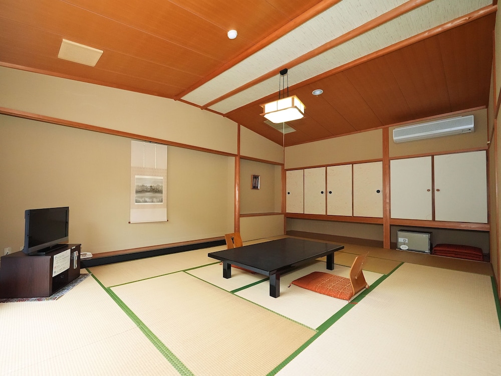 スタンダード 4 人部屋 禁煙 マウンテンビュー 客室5 | 多武峰観光ホテル