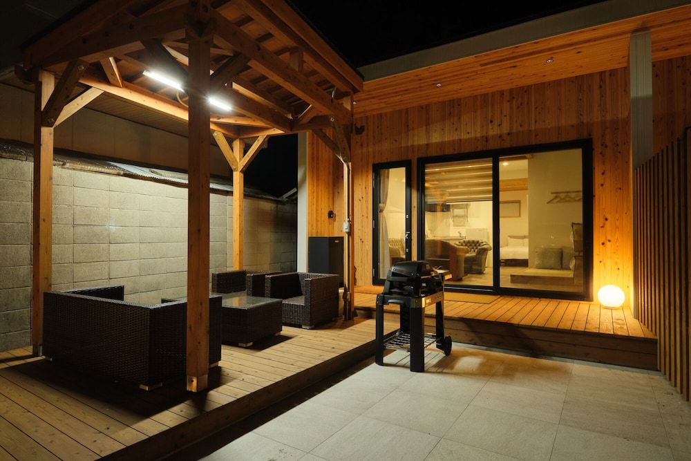 屋外ダイニングエリア1 | Rush Awaji - Seaside Holiday Home
