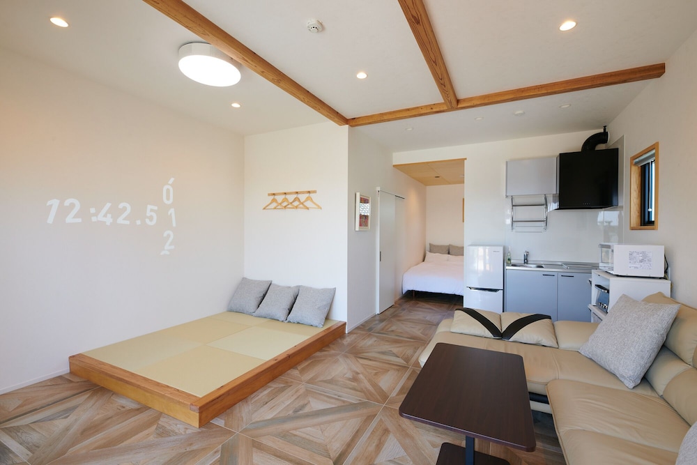 デラックス ヴィラ リビング エリア3 | Rush Awaji - Seaside Holiday Home