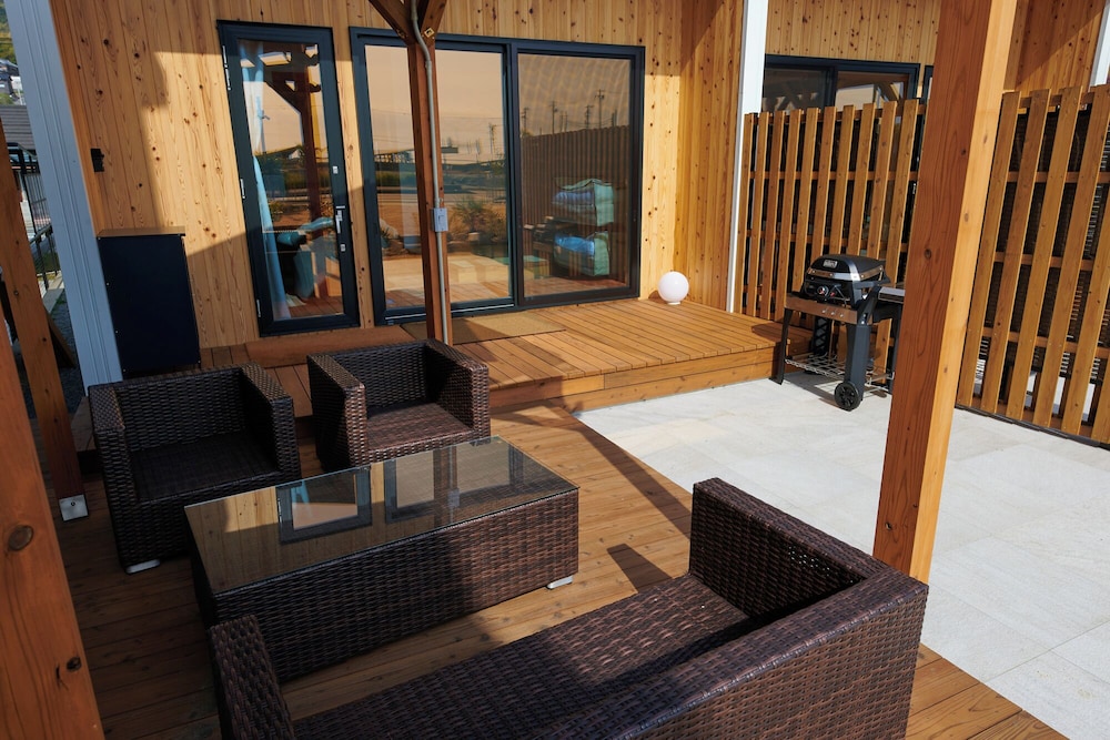 デラックス ヴィラ テラス / パティオ2 | Rush Awaji - Seaside Holiday Home