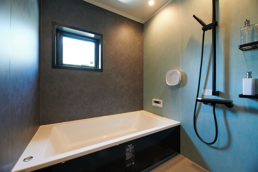 デラックス ヴィラ バスルーム1 | Rush Awaji - Seaside Holiday Home