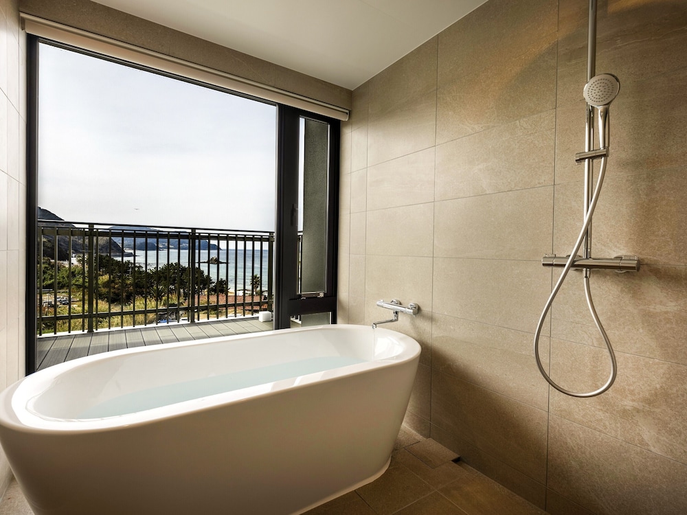 ルーフトップ ジャグジー スイート デラックス禁煙 バスルーム1 | seven x seven 糸島