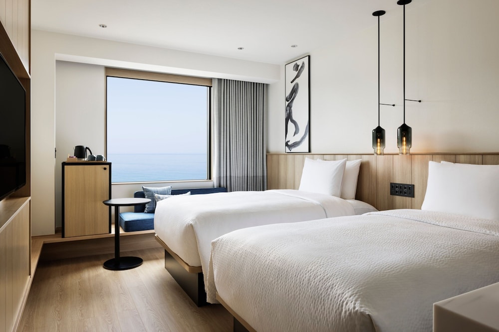 スタンダード ツインルーム シングルベッド 2 台 オーシャンビュー 部屋からの景観0 | フェアフィールド・バイ・マリオット 兵庫淡路島東浦