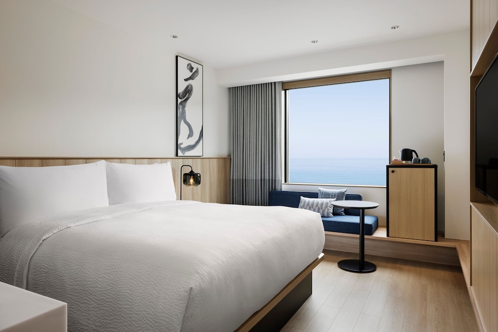 スタンダード ダブルルーム キングベッド 1 台 オーシャンビュー ビーチ / オーシャン ビュー0 | フェアフィールド・バイ・マリオット 兵庫淡路島東浦