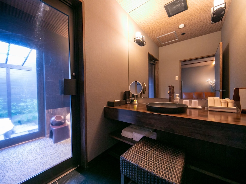 【スタンダードツイン】露天風呂付き　禁煙 バスルームのシンク0 | 湯本庵 清姫