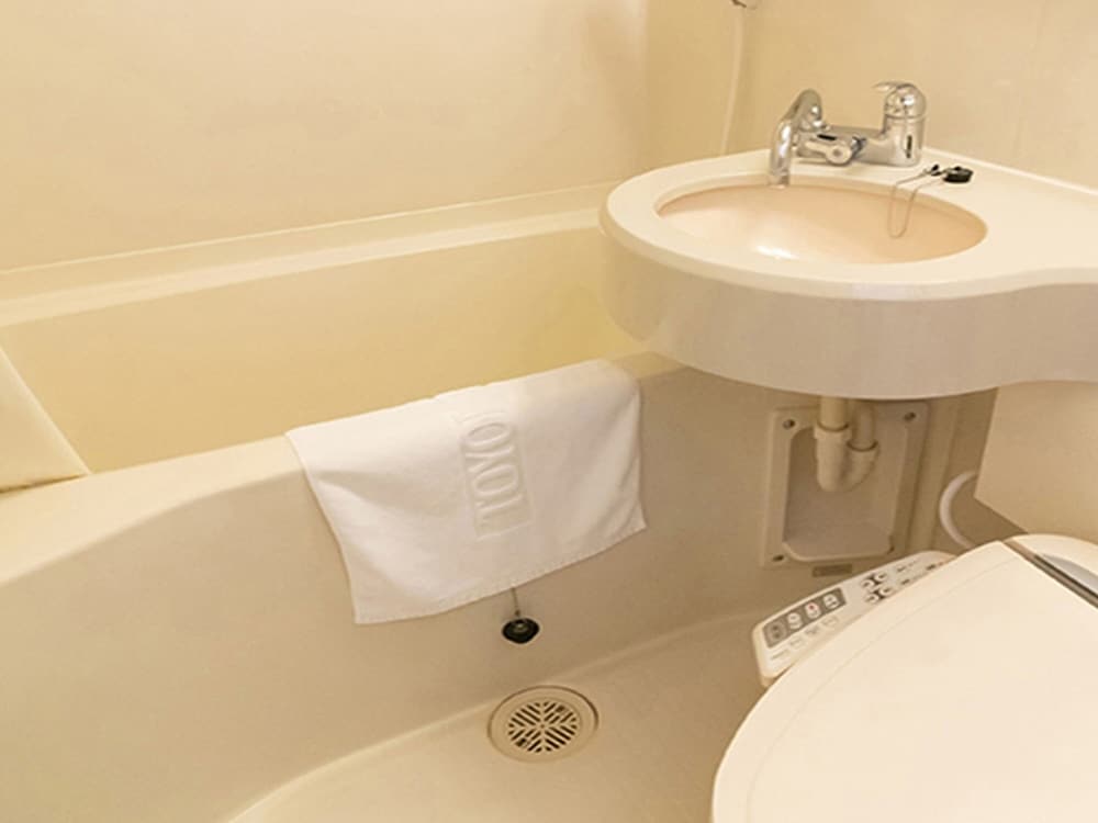 スタンダードダブル 喫煙可 バスルーム0 | 東横 INN 大阪なんば