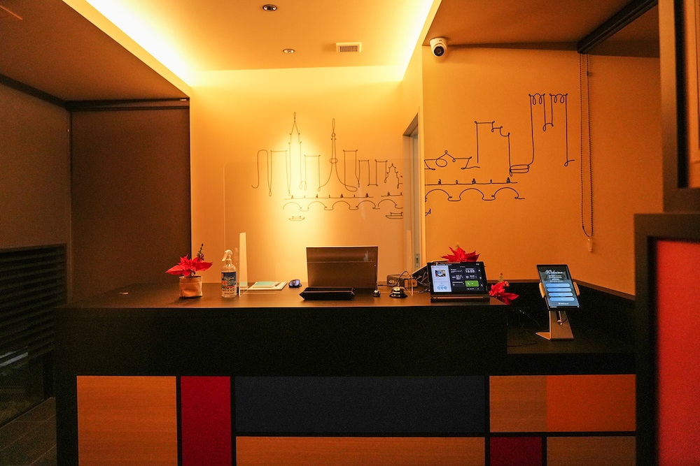 フロント1 | N+HOTEL 東神田