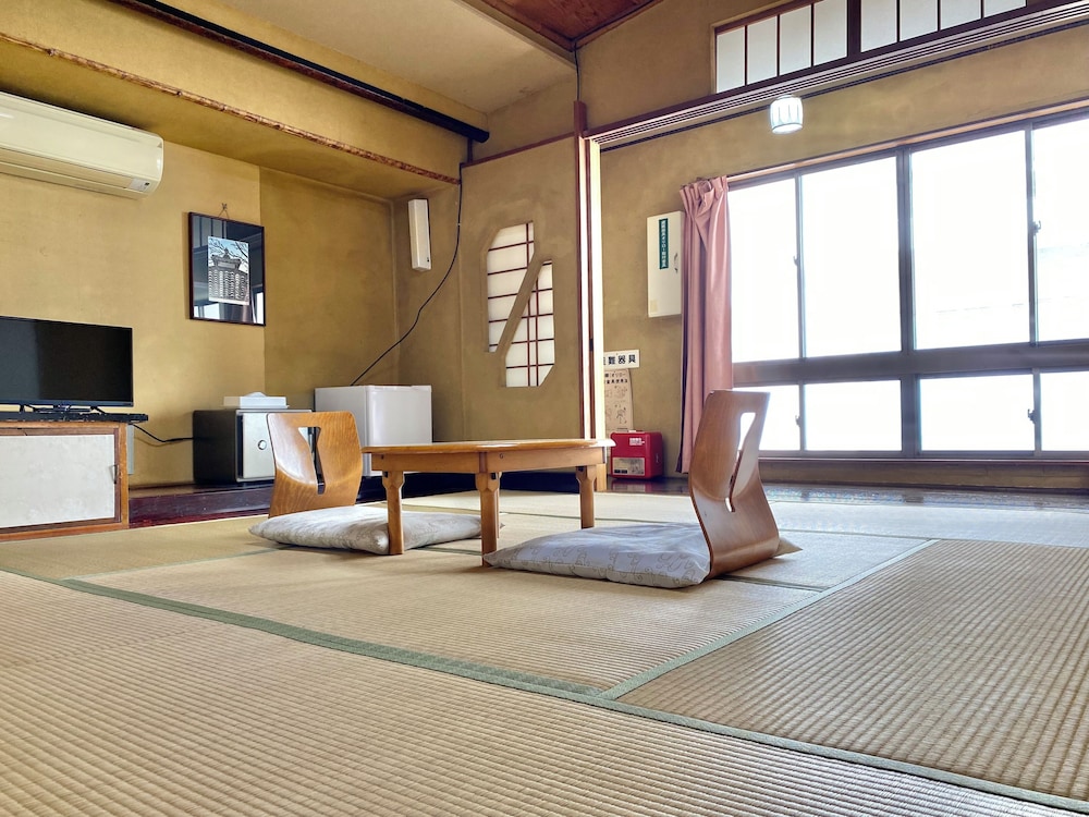 エコノミー 4 人部屋 客室2 | 日本旅館 松亀荘