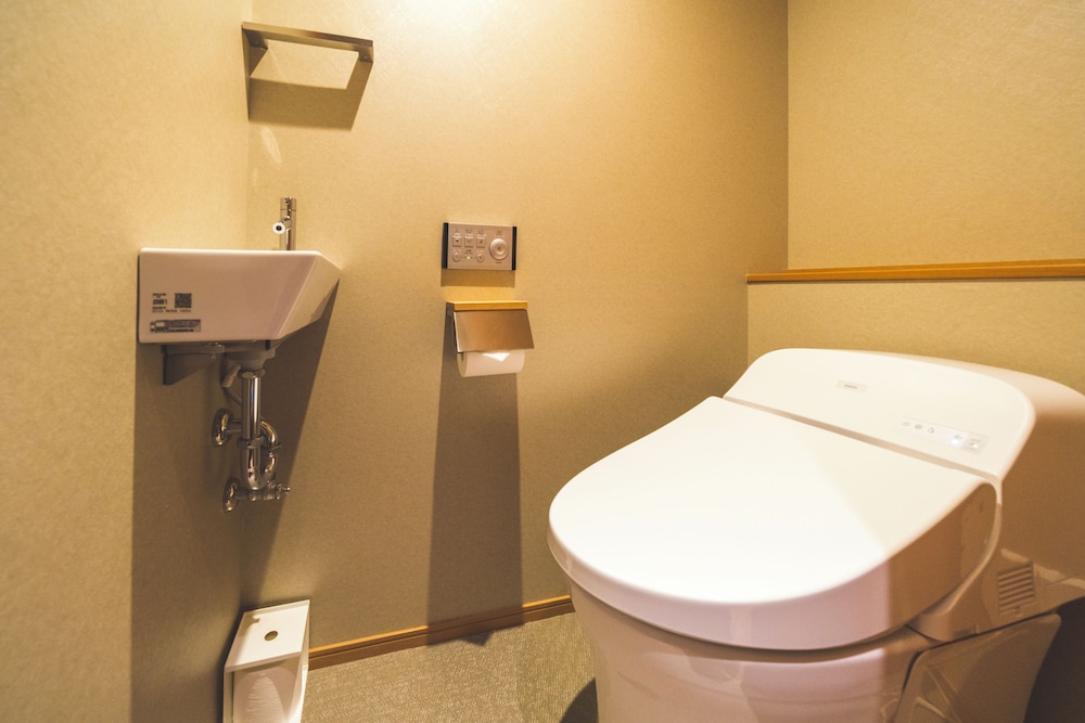 スーペリアキング禁煙 バスルーム0 | KAYA 京都 二条城 BW シグネチャーコレクション by ベストウェスタン