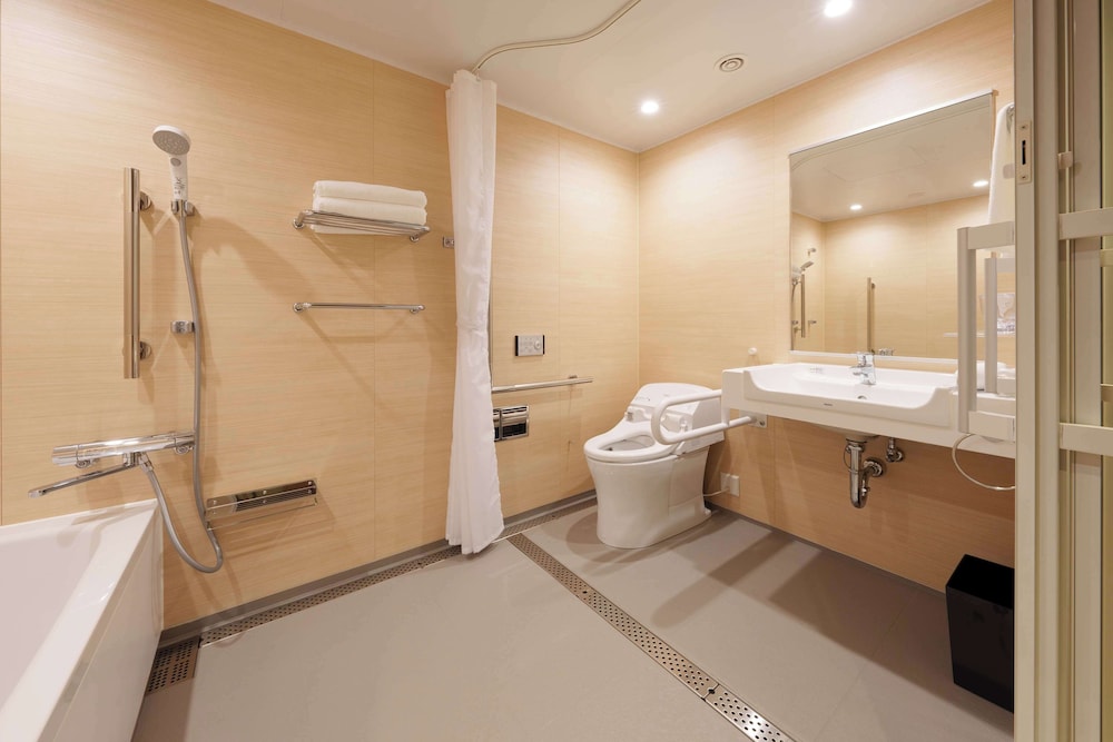 スーペリアツインユニバーサルデザイン禁煙 バリアフリー バスルーム0 | KAYA 京都 二条城 BW シグネチャーコレクション by ベストウェスタン