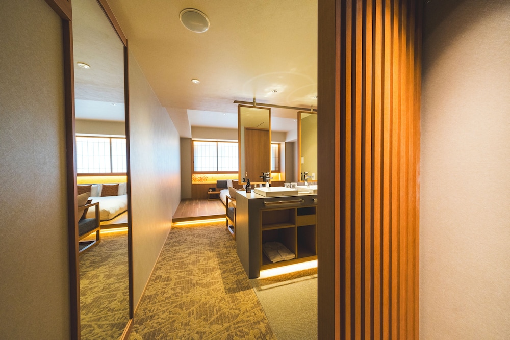 デラックスキング禁煙 客室7 | KAYA 京都 二条城 BW シグネチャーコレクション by ベストウェスタン