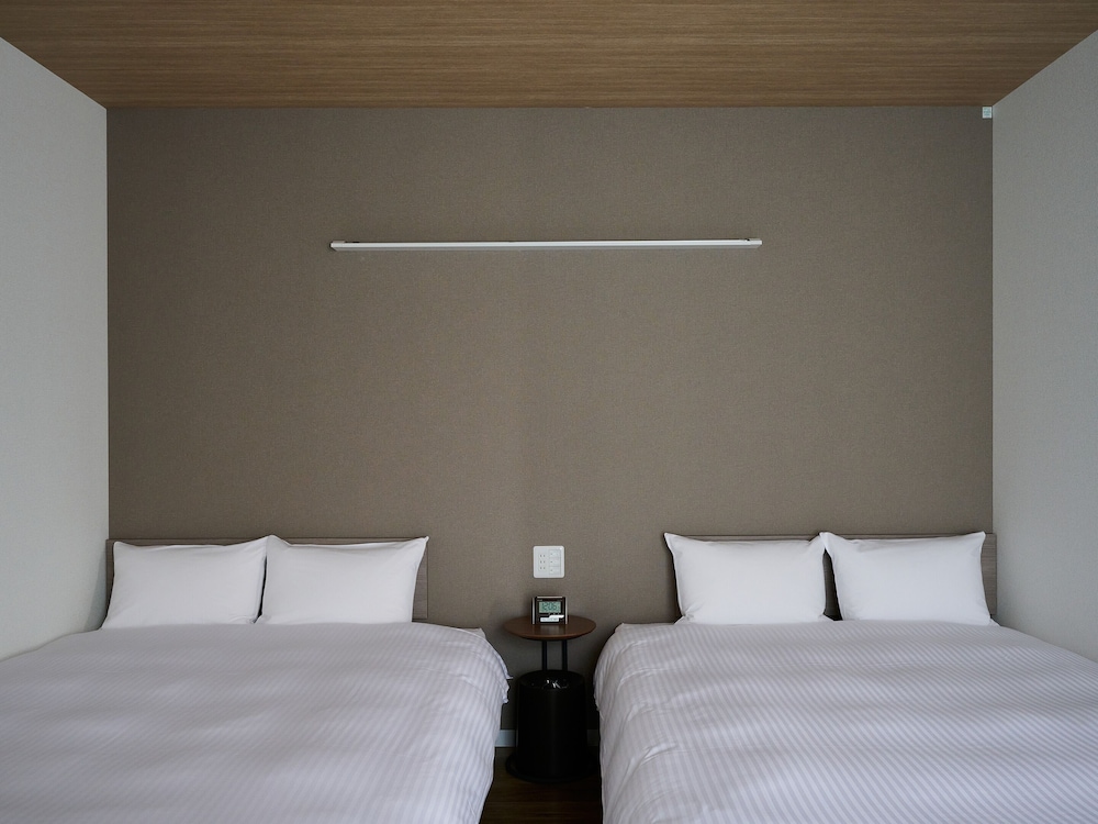 デラックス ツインルーム、禁煙 (23時以降のチェックインはできませんのでご注意ください) 客室2 | HOTEL R9 The Yard 海津