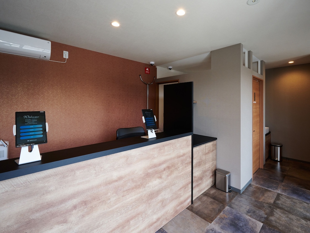 フロント1 | HOTEL R9 The Yard 海津