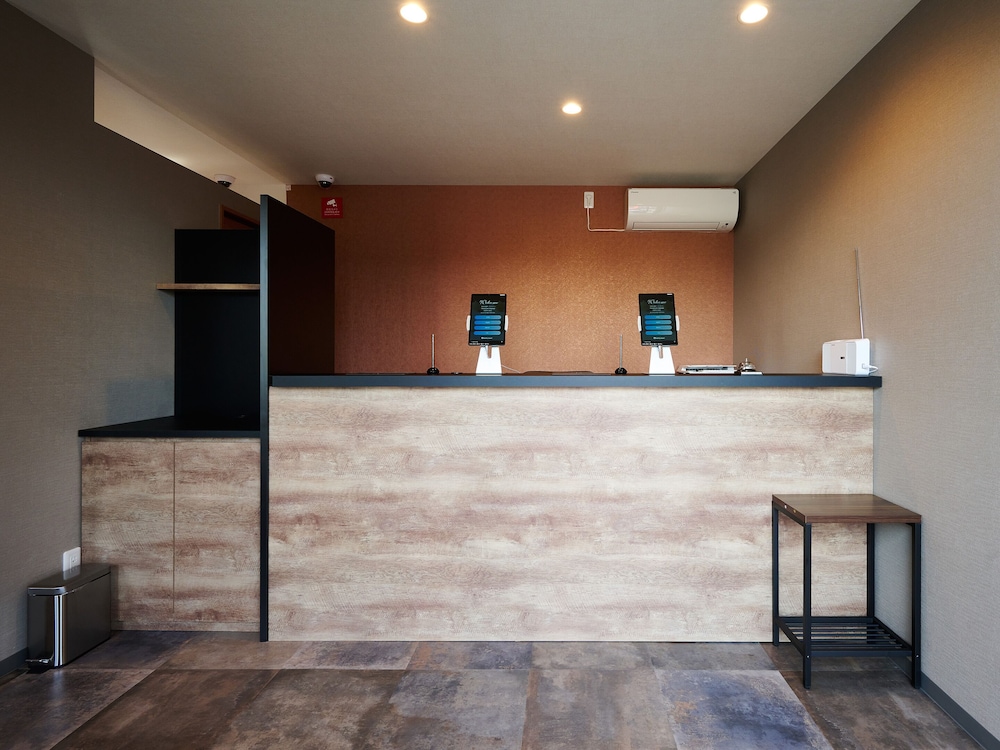 フロント1 | HOTEL R9 The Yard 津
