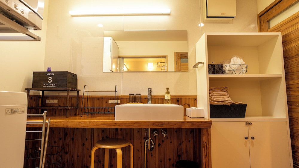 ベーシック アパートメント バスルーム1 | 今帰仁のペンション ぺんさじょうや