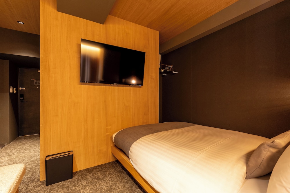 ベーシック ダブルルーム 客室1 | HOTEL TOMOS ASAKUSA