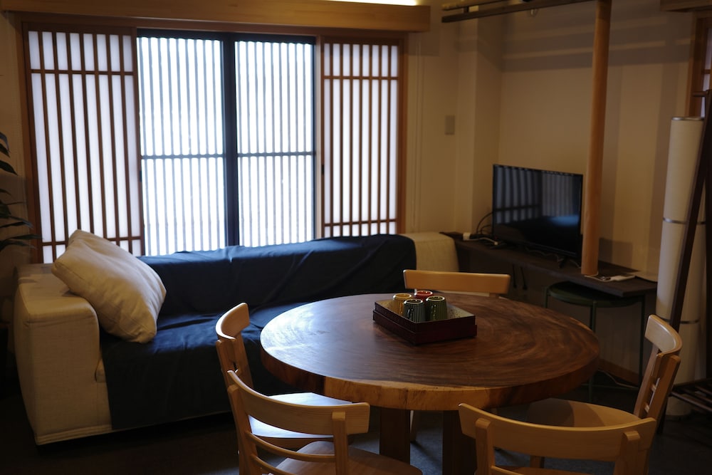 スーペリア ハウス リビング エリア0 | 継〈TSUNAGU〉　空蝉〈Utsusemi〉/帚木〈Hahakigi〉