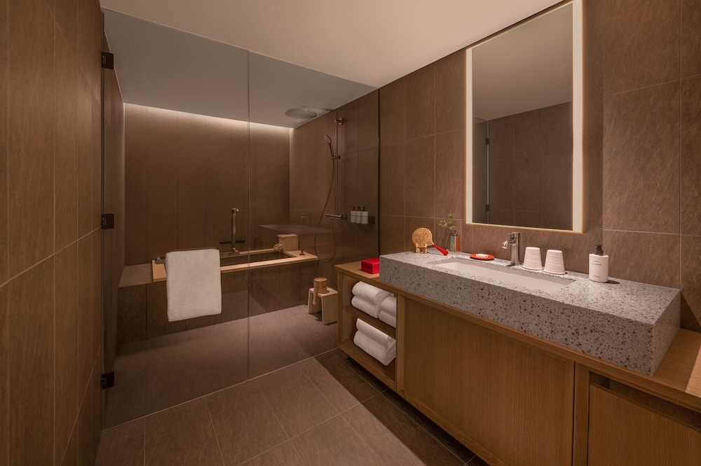 デラックス ルーム キングベッド 1 台 ガーデンビュー バスルーム0 | 紫翠 ラグジュアリーコレクションホテル 奈良