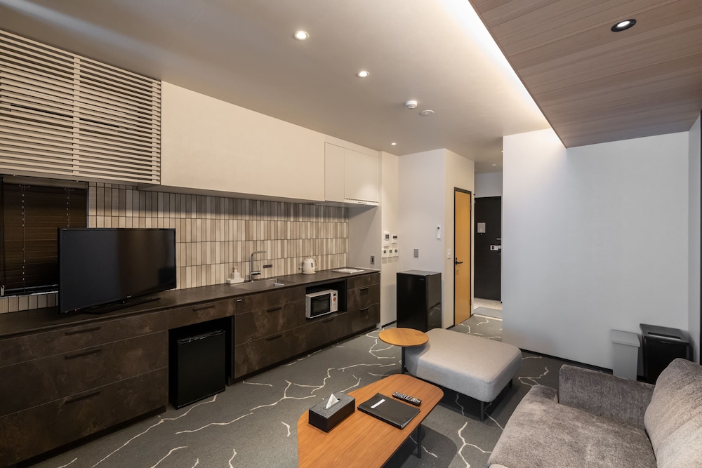 ベーシック 4 人部屋 リビング エリア0 | Hotel Liberte 京都五条