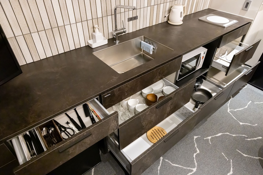 ベーシック 4 人部屋 専用キッチン1 | Hotel Liberte 京都五条