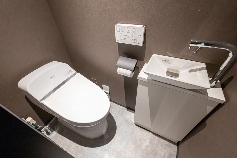 スタンダード トリプルルーム バスルーム1 | Hotel Liberte 京都五条