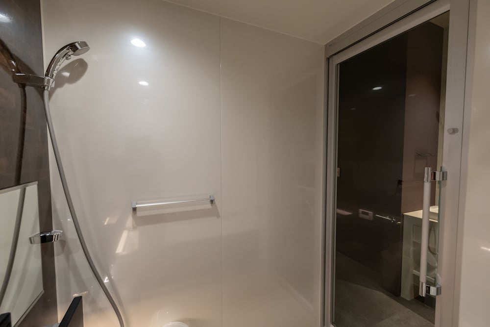 エコノミー 4 人部屋 バスルーム2 | Hotel Liberte 京都五条