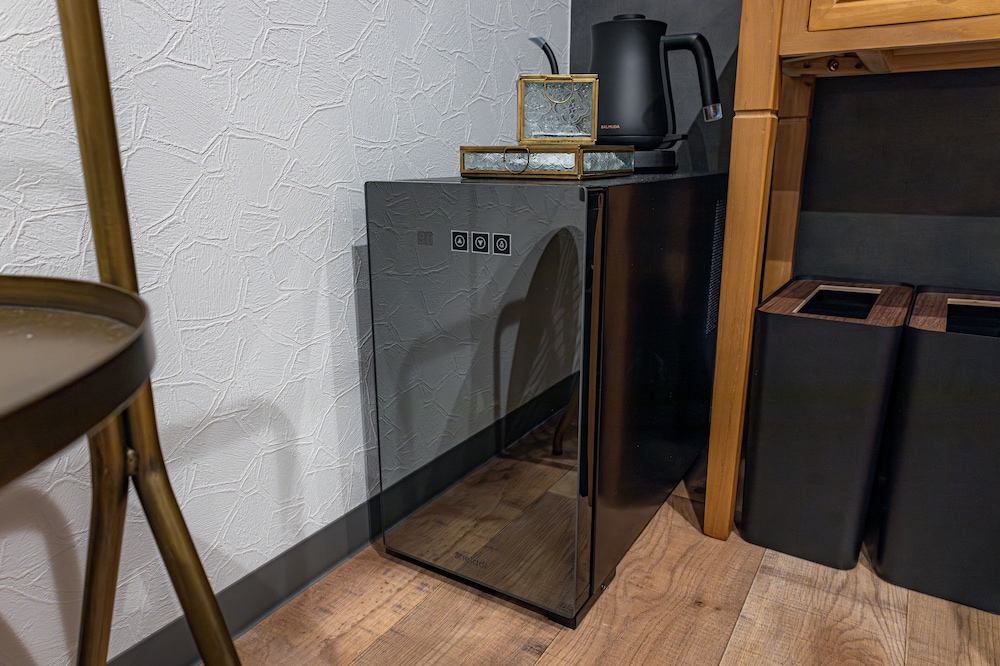 トリプルルーム シングルベッド 3 台 禁煙 (702) 客室2 | INN THE OMOTESANDO