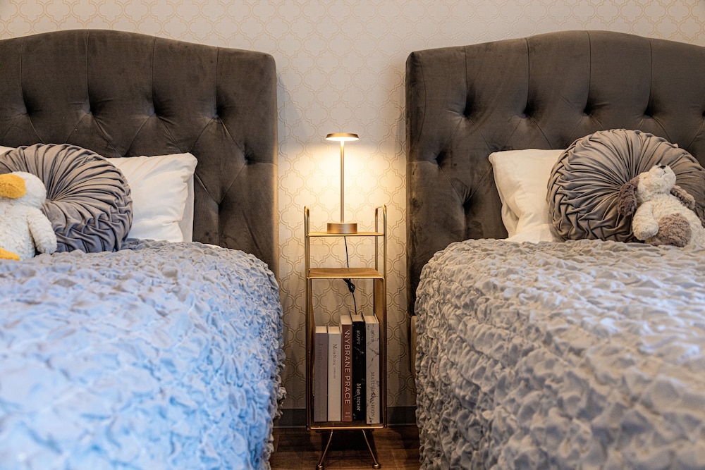 ツインルーム シングルベッド 2 台 禁煙 (703) 客室2 | INN THE OMOTESANDO