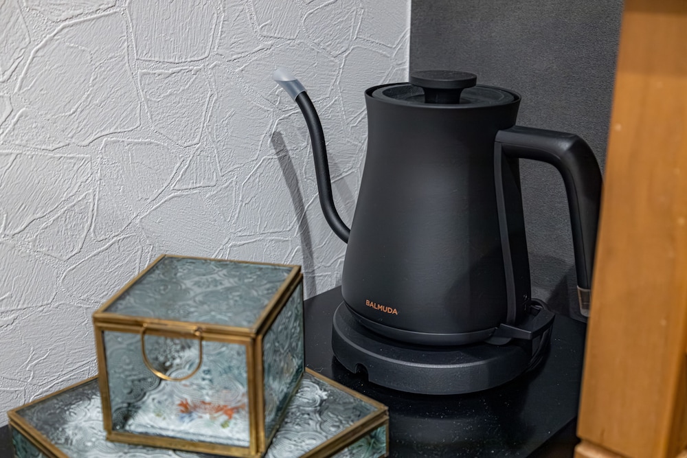 トリプルルーム シングルベッド 3 台 禁煙 (702) 客室1 | INN THE OMOTESANDO