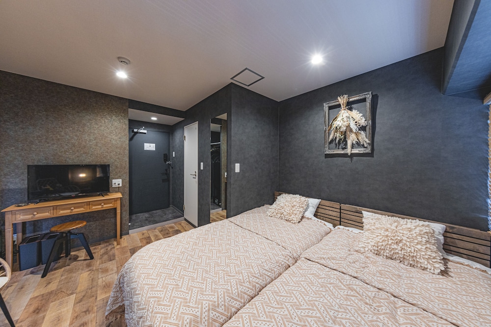 ツインルーム シングルベッド 2 台 禁煙 (704) | INN THE OMOTESANDO