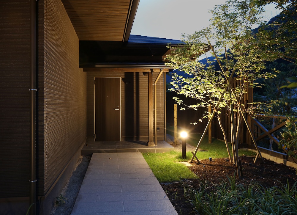 ファミリー 4 人部屋 2 ベッドルーム 禁煙 マウンテンビュー 客室3 | 奥八女別邸やべのもり