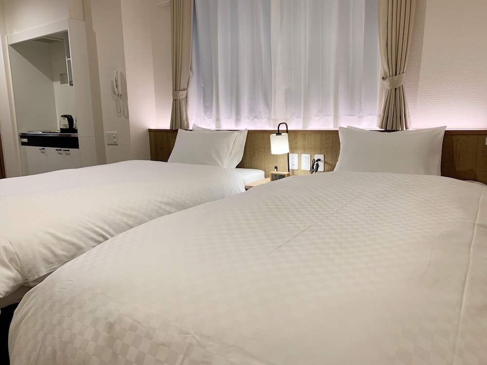 デラックス ツインルーム 禁煙 | 若 京都河原町ホテル