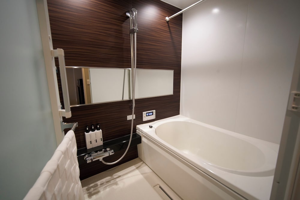 コンフォート 4 人部屋 バスルーム1 | 京ホテル 喜招邸 御所南