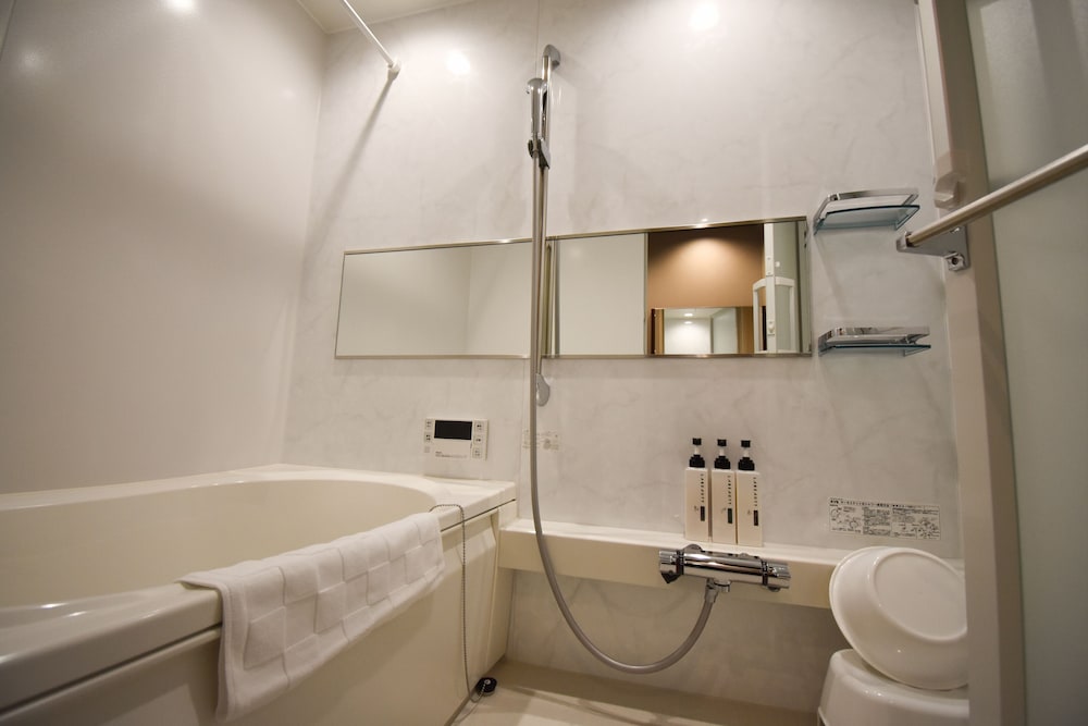 スーペリア ツインルーム バスルーム1 | 京ホテル 喜招邸 御所南