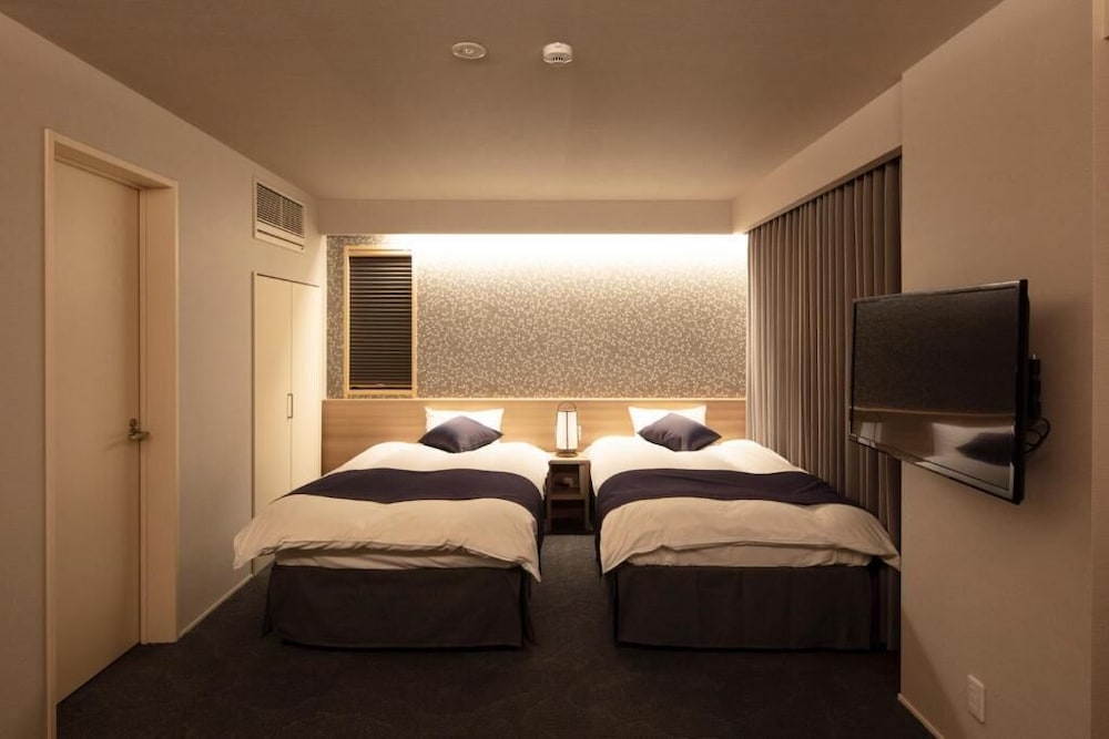 ラグジュアリー 4 人部屋 客室4 | 京ホテル 喜招邸 御所南