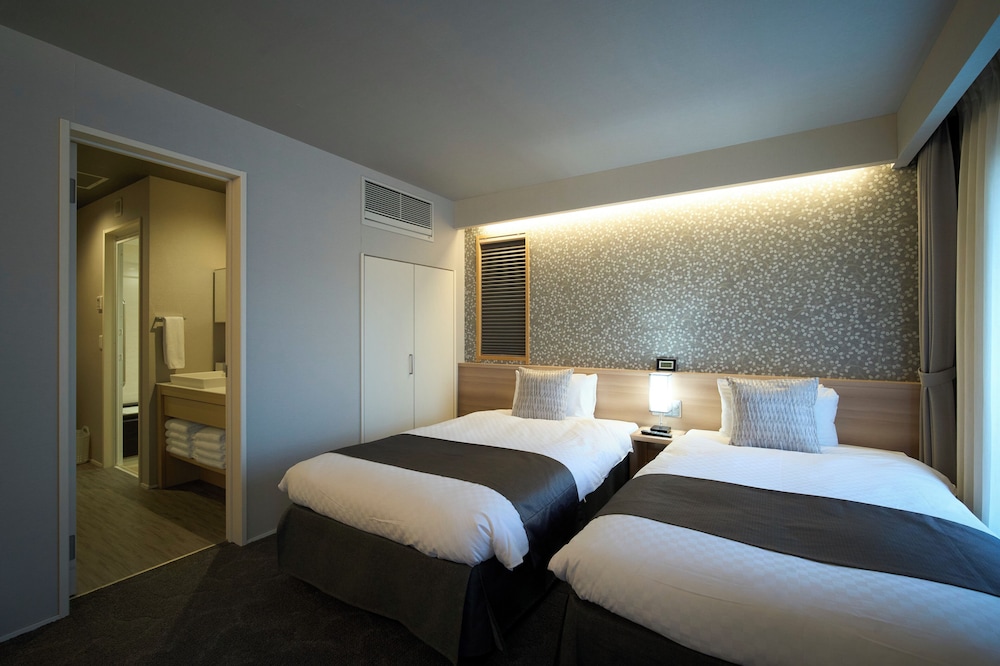 ラグジュアリー 4 人部屋 客室6 | 京ホテル 喜招邸 御所南