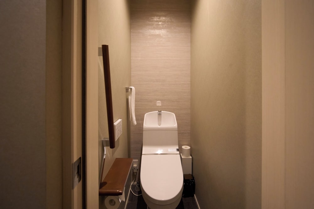 コンフォート 4 人部屋 バスルーム3 | 京ホテル 喜招邸 御所南