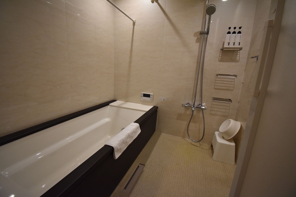 ラグジュアリー 4 人部屋 バスルーム0 | 京ホテル 喜招邸 御所南